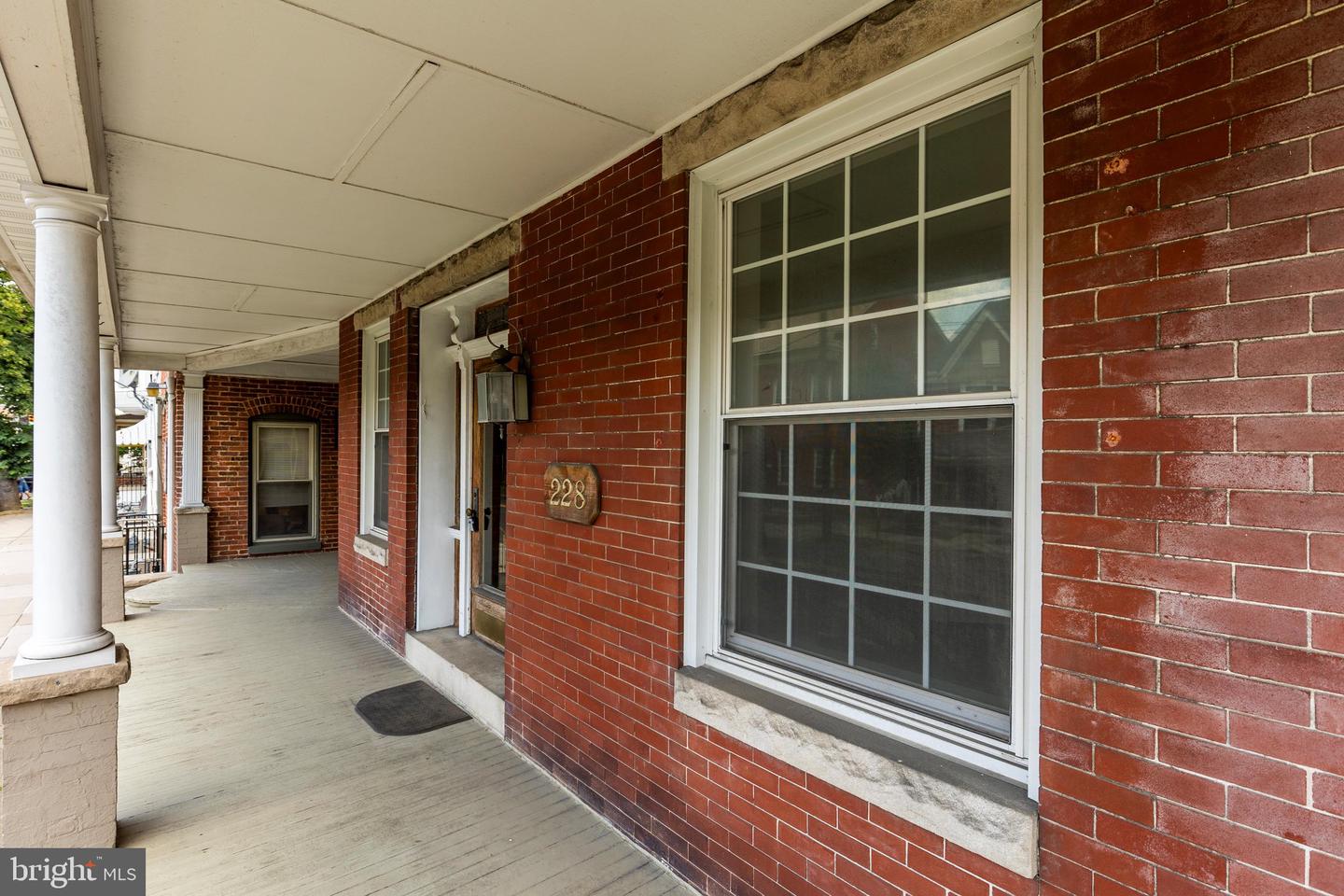 228 Baltimore St Property Photo 4
