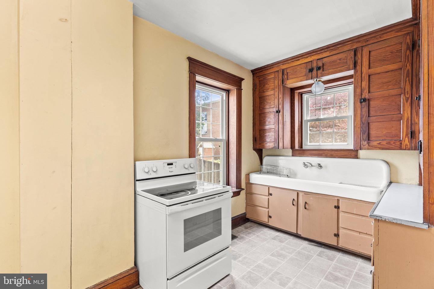 228 Baltimore St Property Photo 17