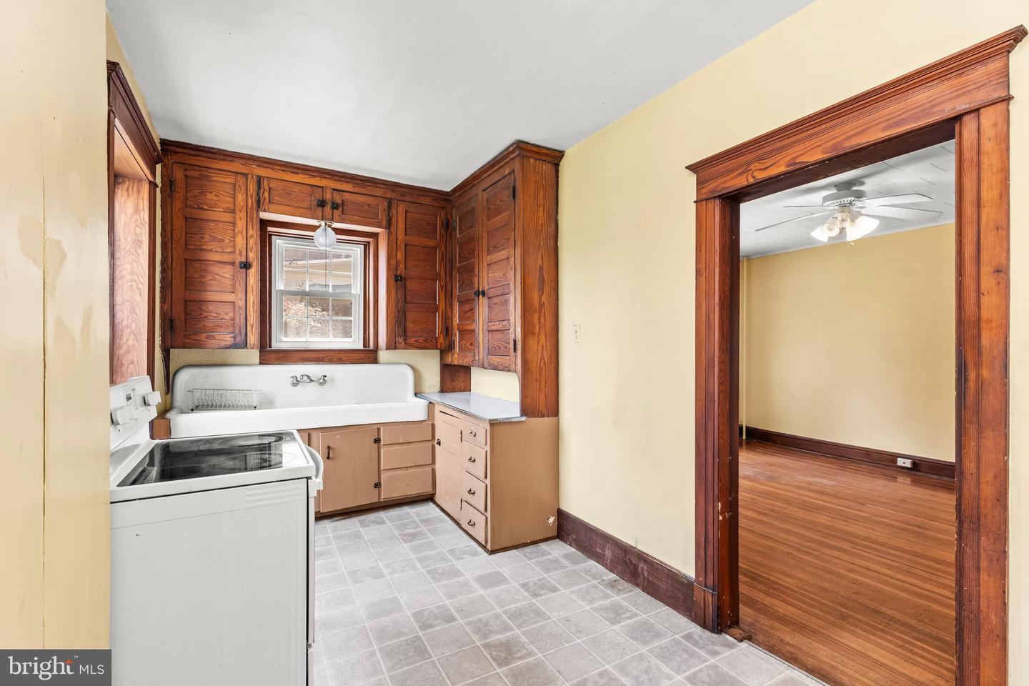 228 Baltimore St Property Photo 18