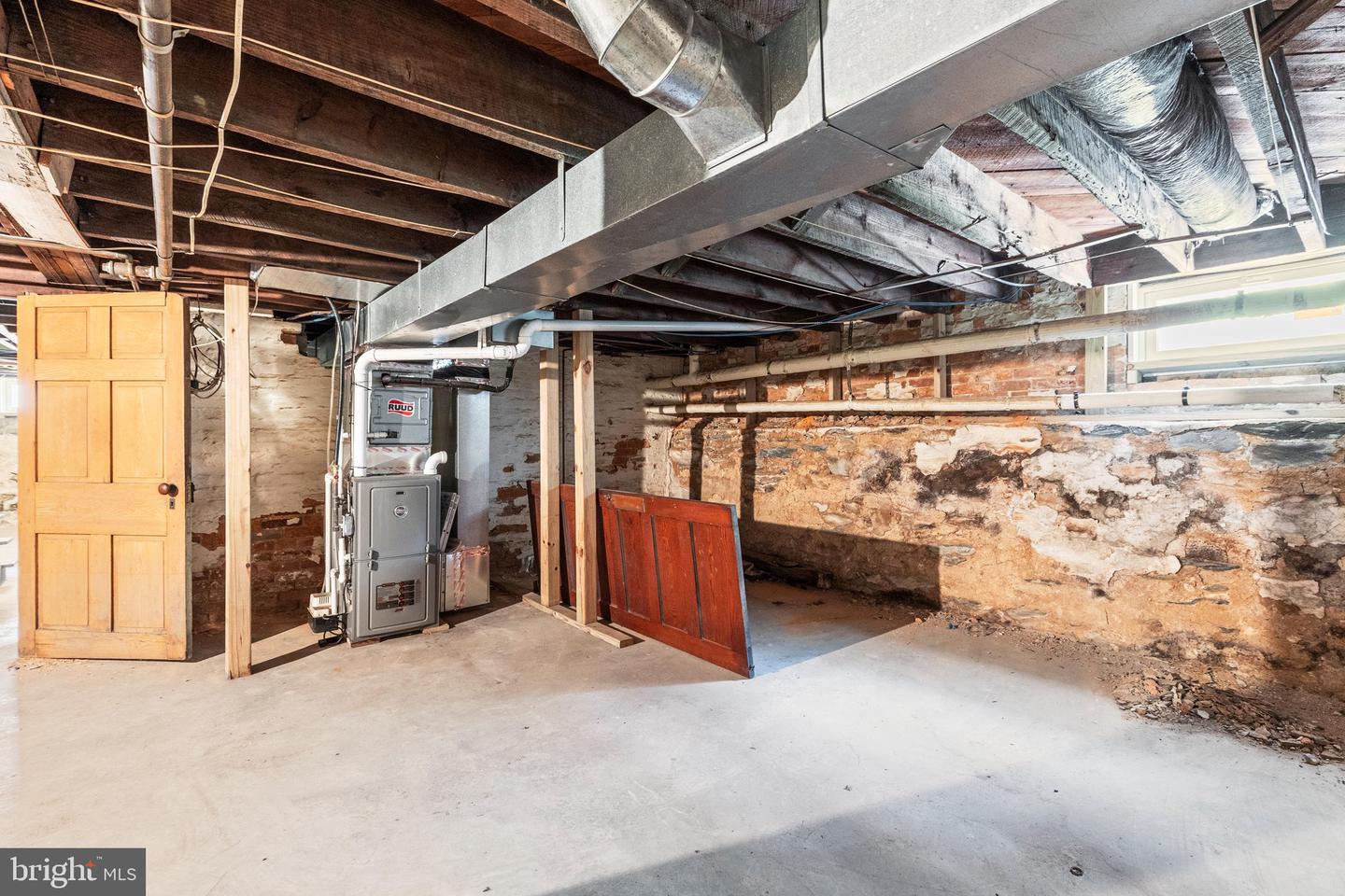 228 Baltimore St Property Photo 47