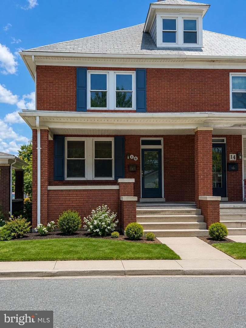 16 E Hanover St Property Photo 1