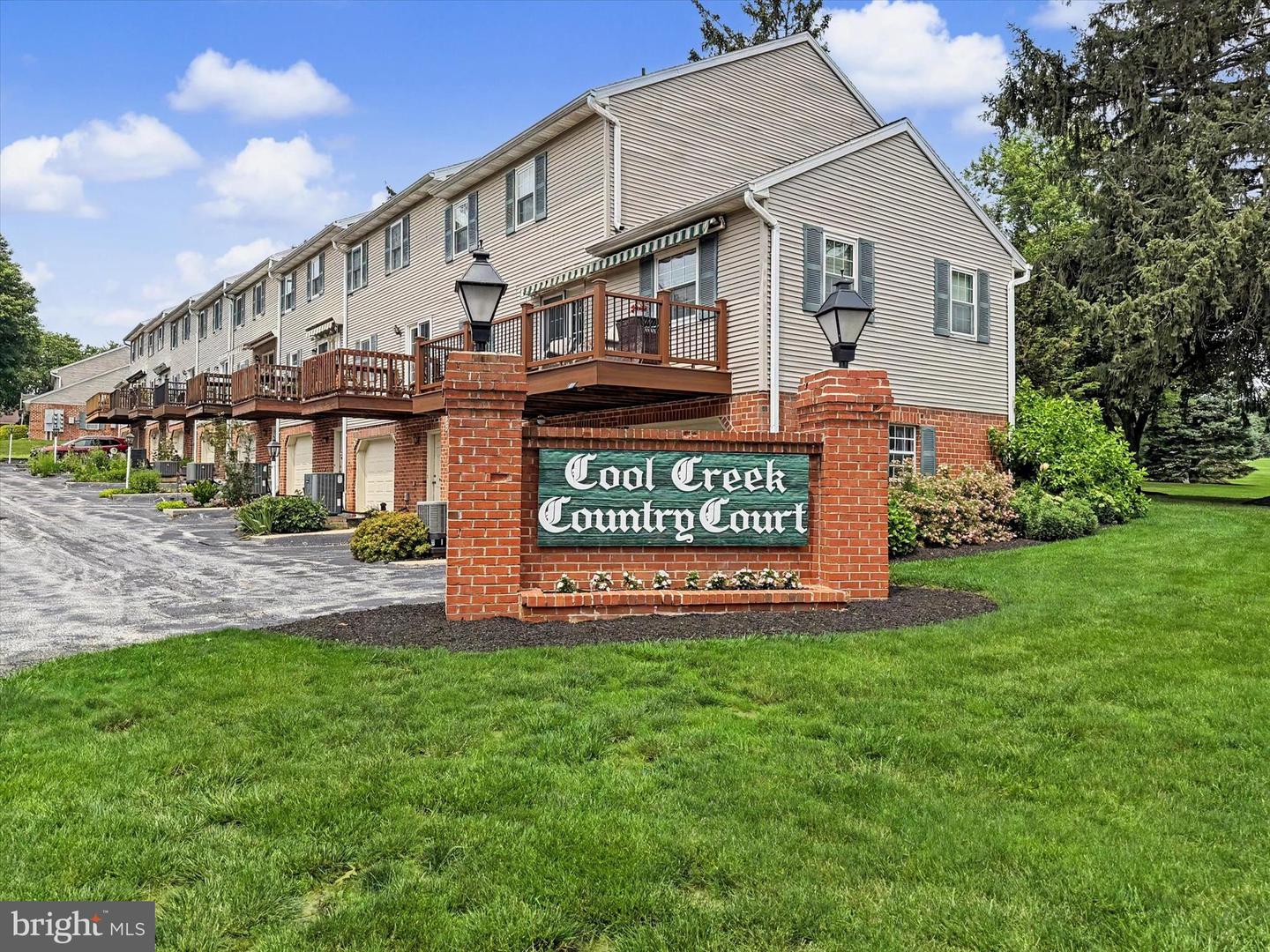 946 EAGLE LN #946