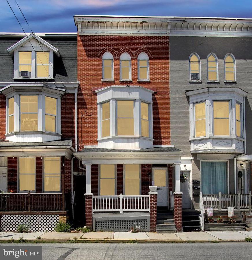 1122 N George St Property Photo 1