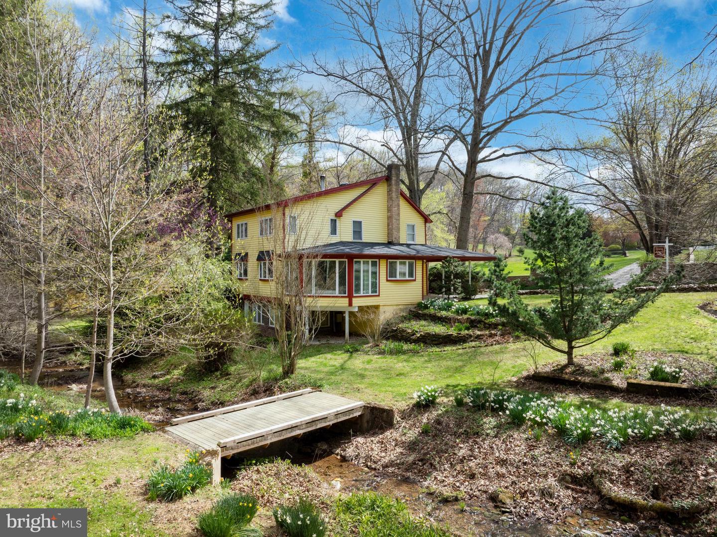 9980 Douglas Rd Property Photo 1