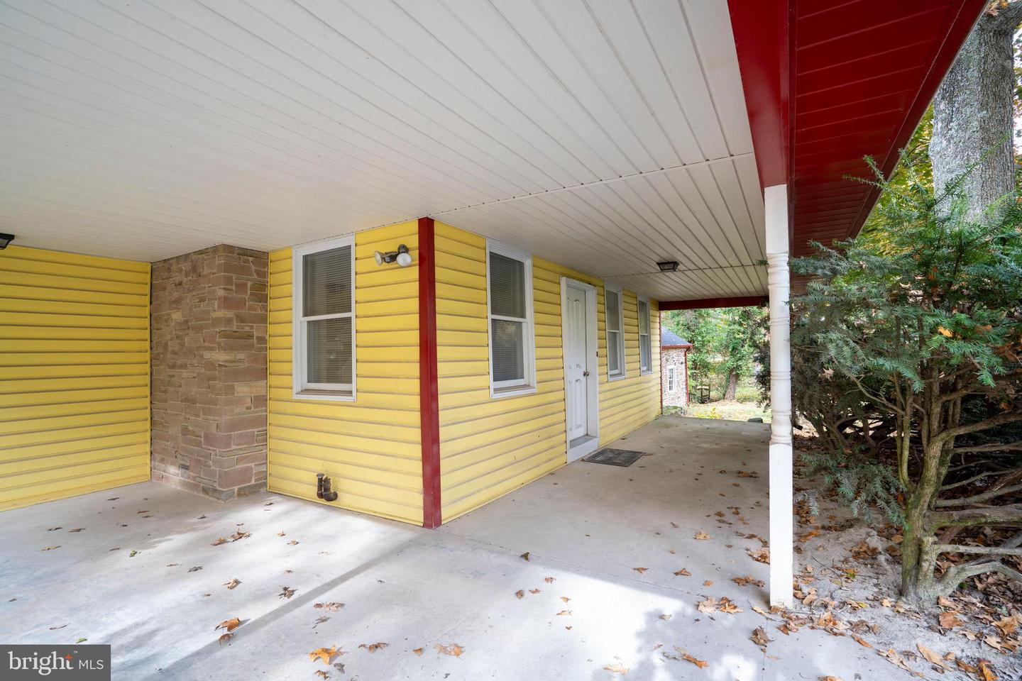 9980 Douglas Rd Property Photo 12