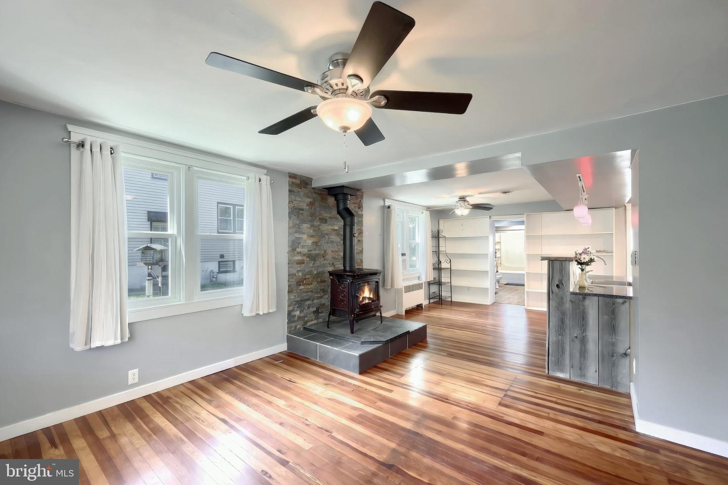 27 Hanover St Property Photo 14