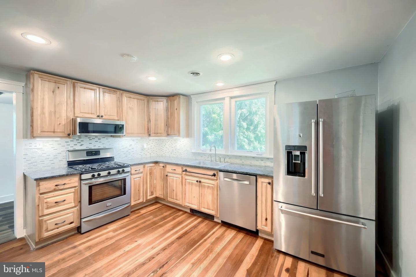 27 Hanover St Property Photo 17