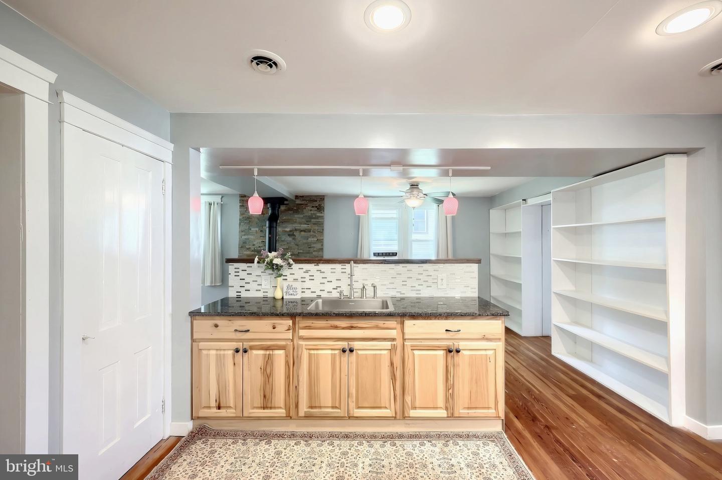 27 Hanover St Property Photo 18