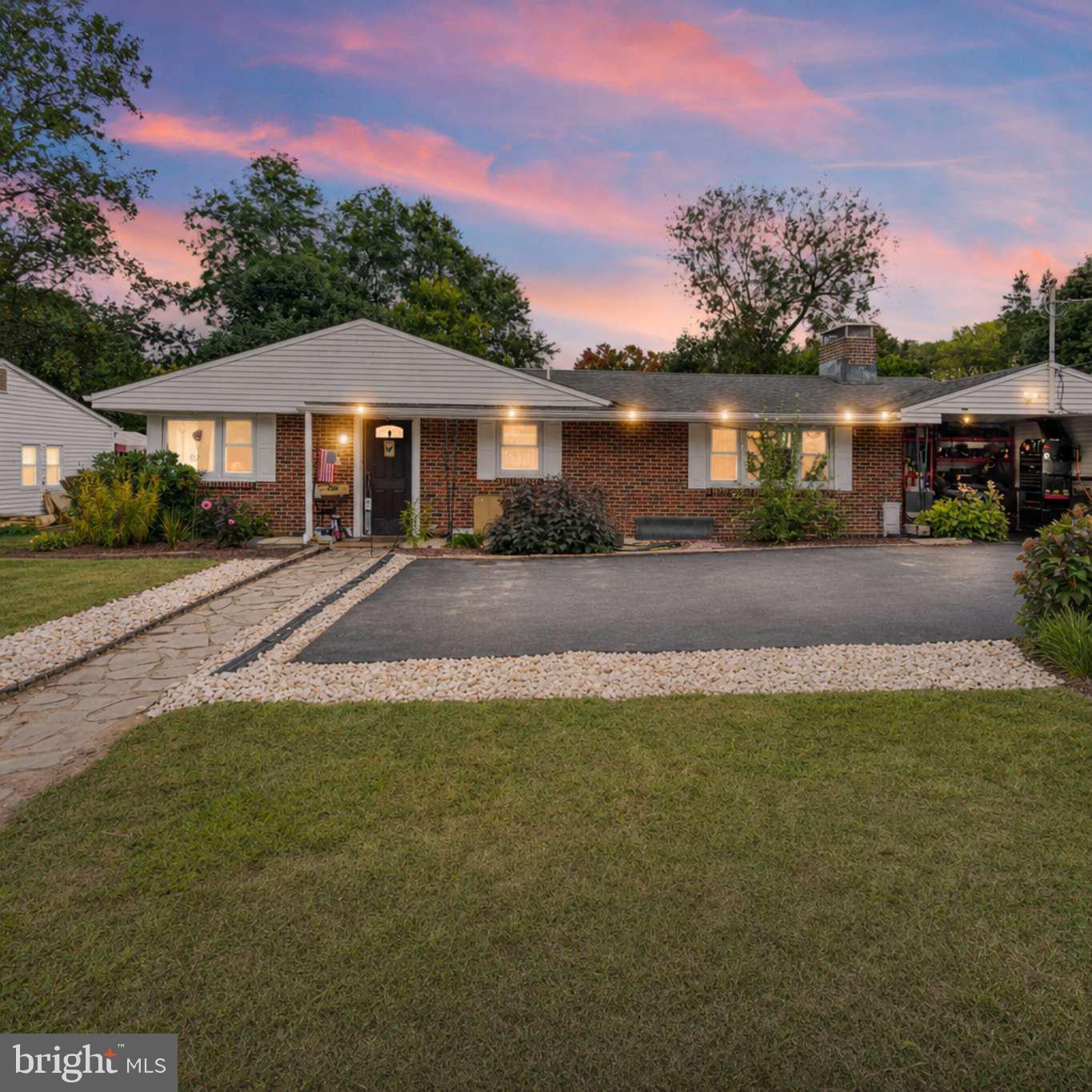 205 Oak Knoll Rd Property Photo 1