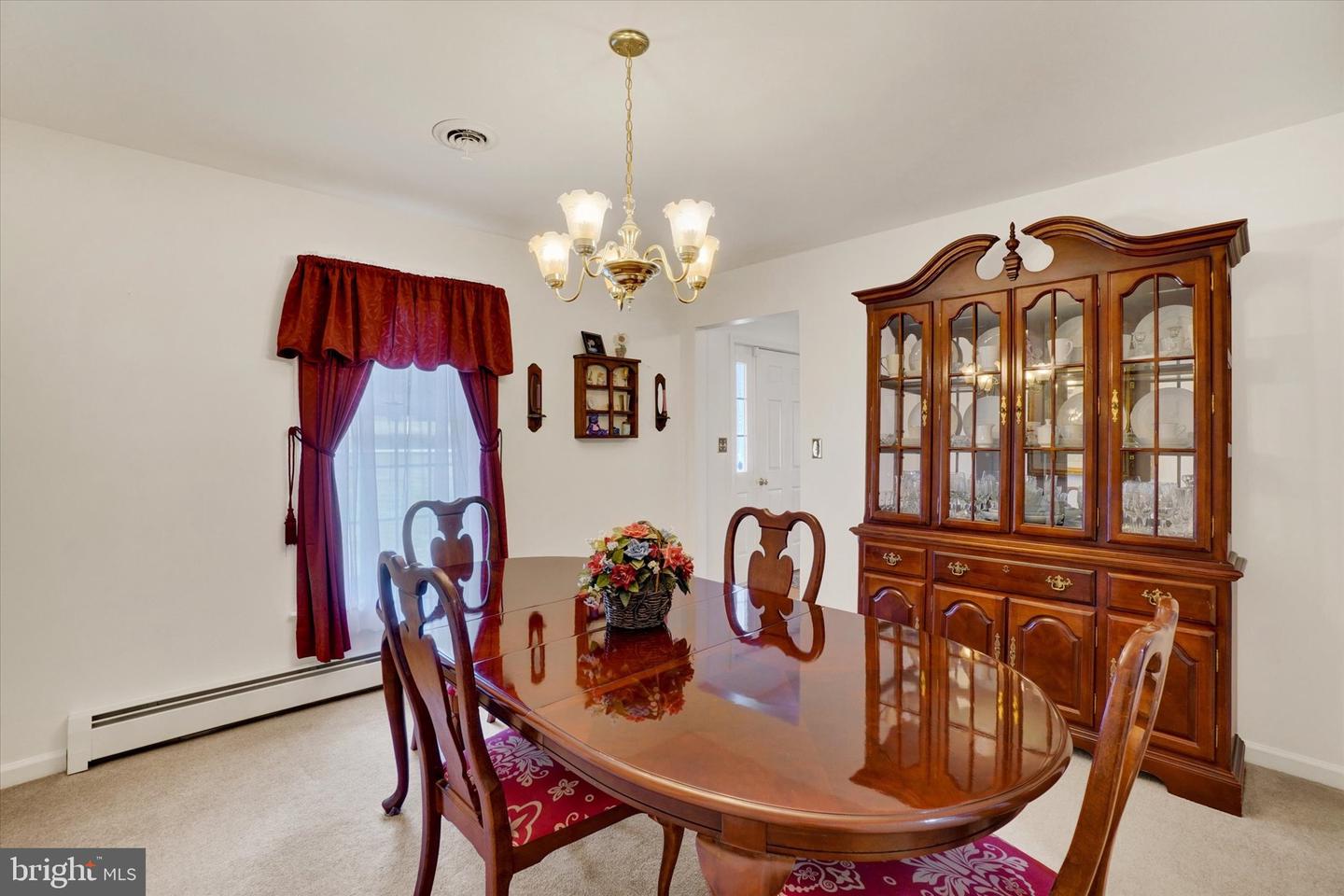 3 Country Manor Ln Property Photo 8