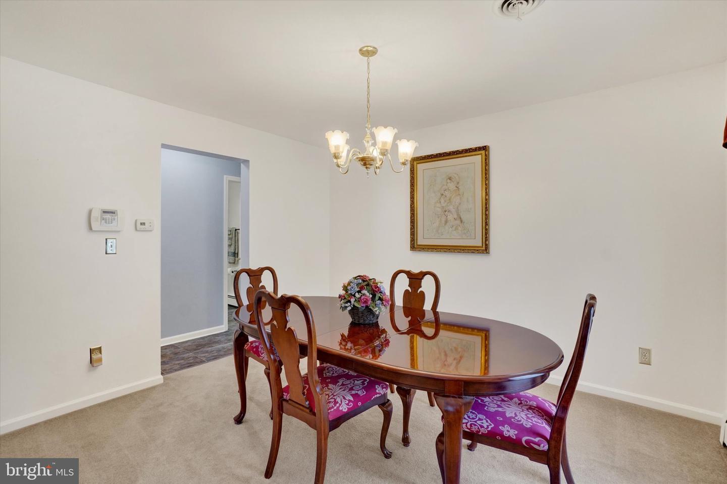 3 Country Manor Ln Property Photo 9