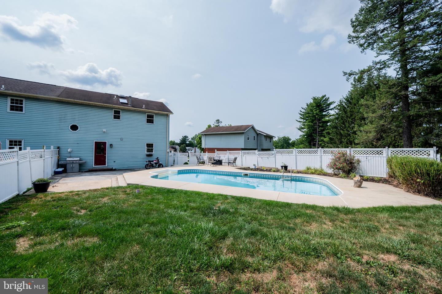 43 Pinewood Cir Property Photo 4
