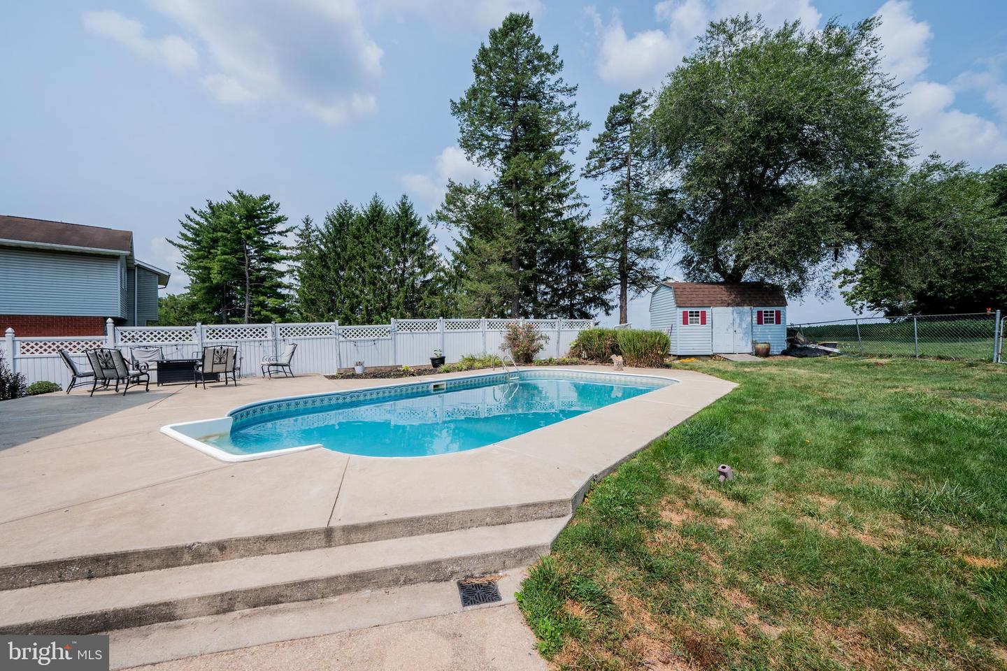 43 Pinewood Cir Property Photo 5