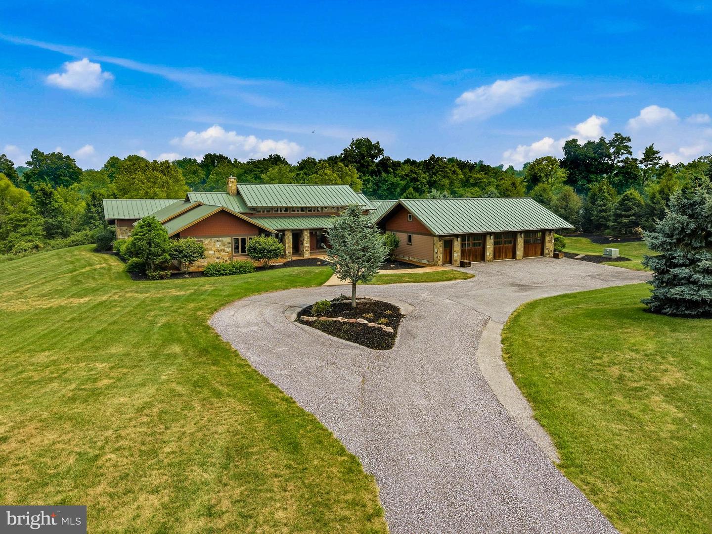 1885 Greenbriar Rd Property Photo 1