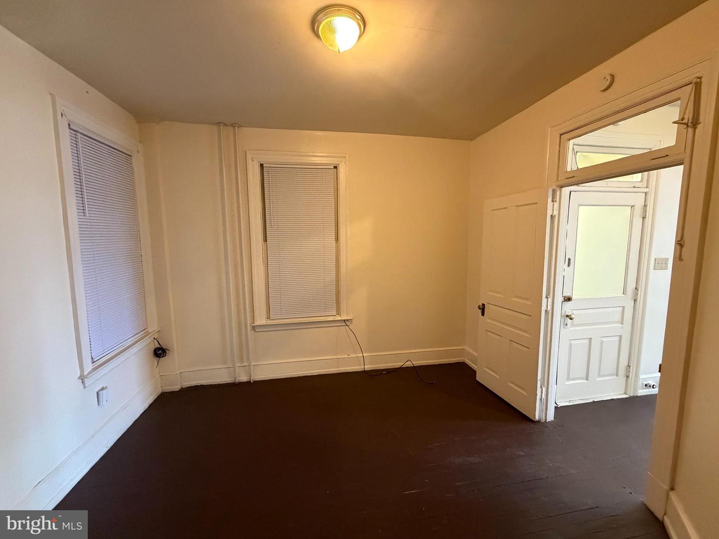 132 W Market St #2a Property Photo 4