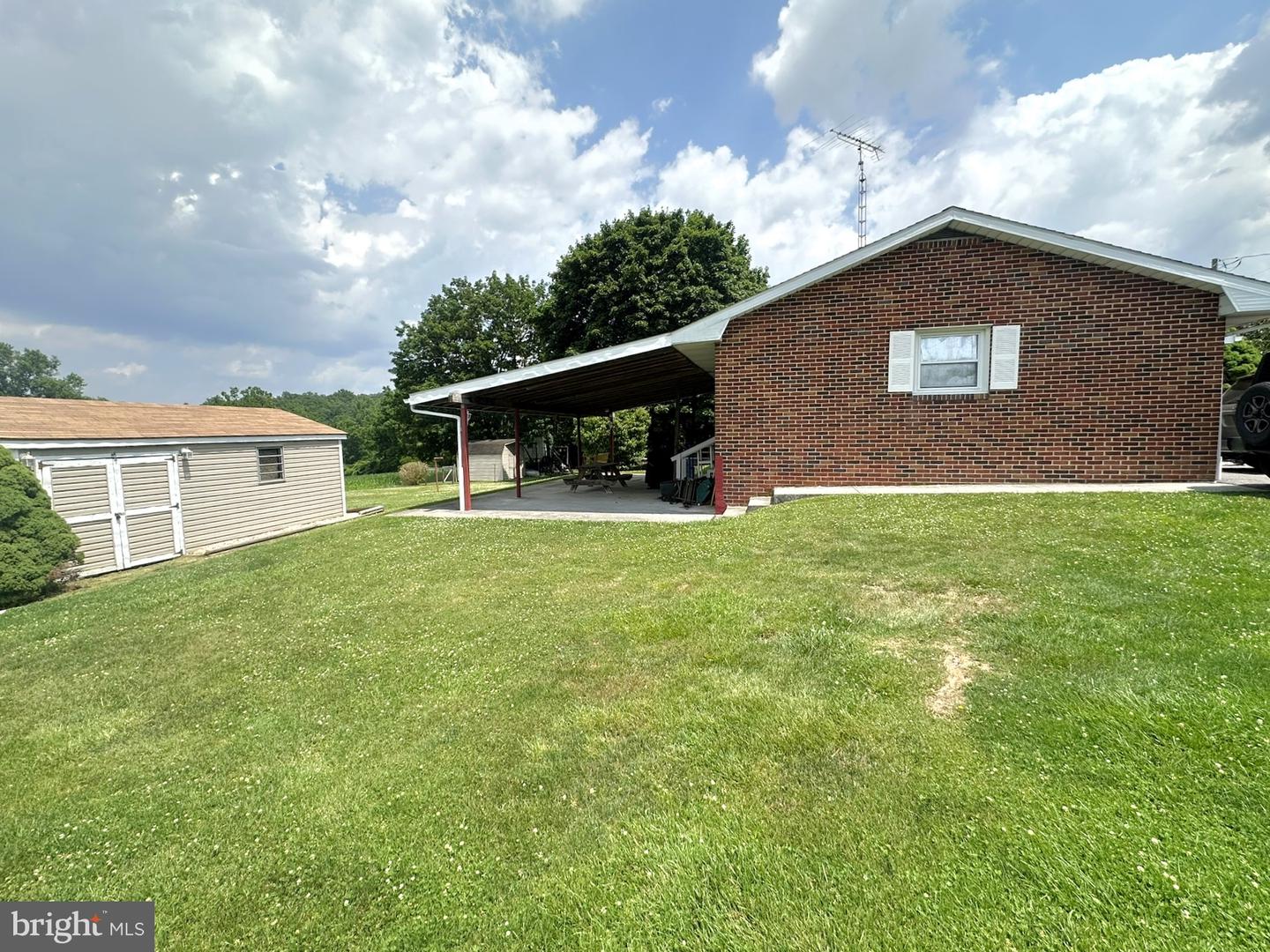985 Fairview Dr Property Photo 6