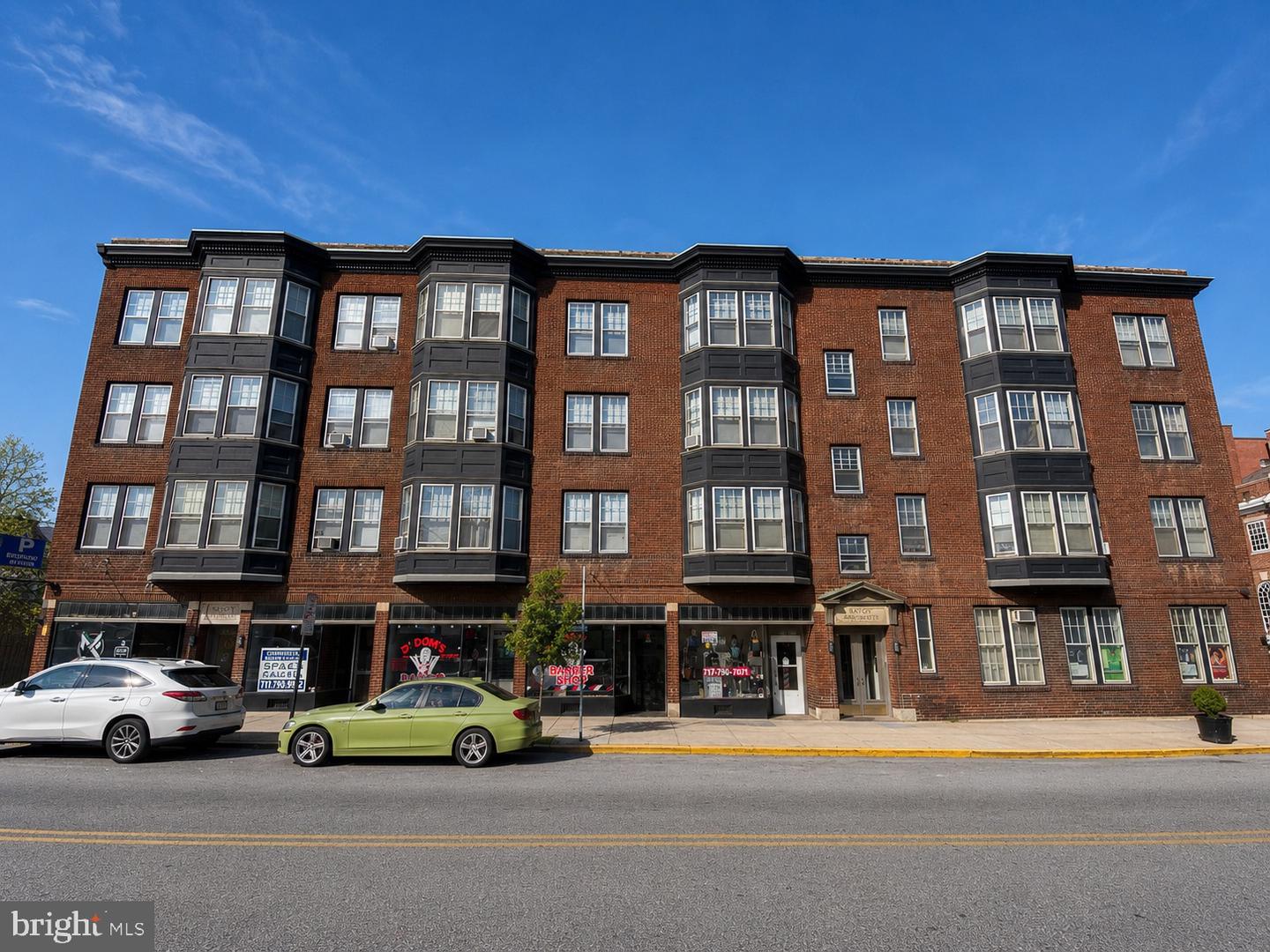 162 E Market St Property Photo 1