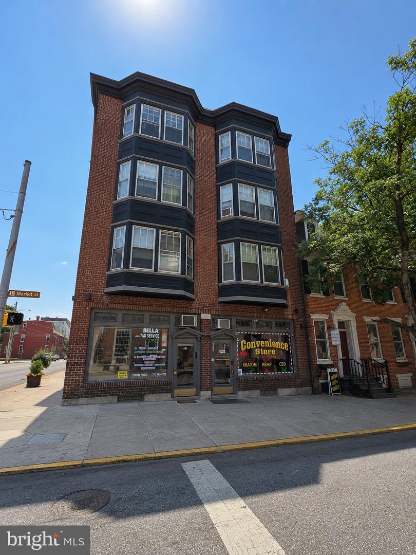 162 E Market St Property Photo 2