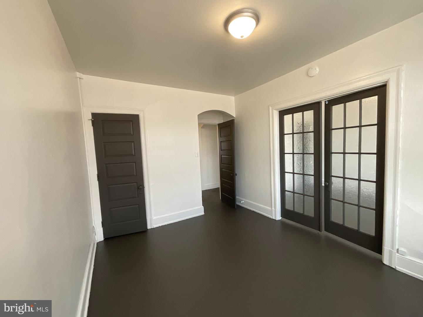 162 E Market St Property Photo 4