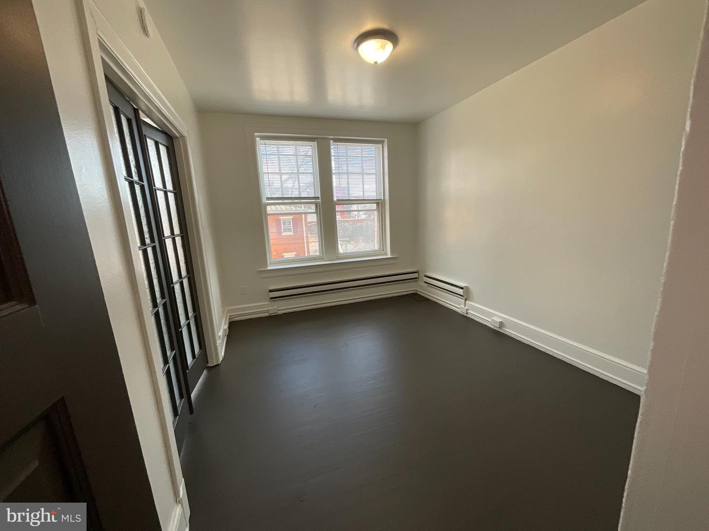 162 E Market St Property Photo 5