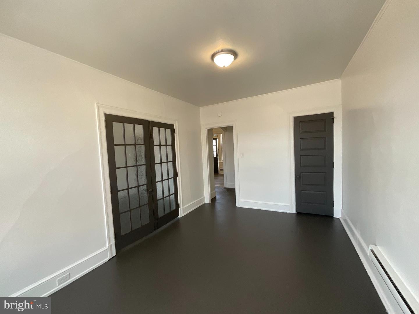162 E Market St Property Photo 6