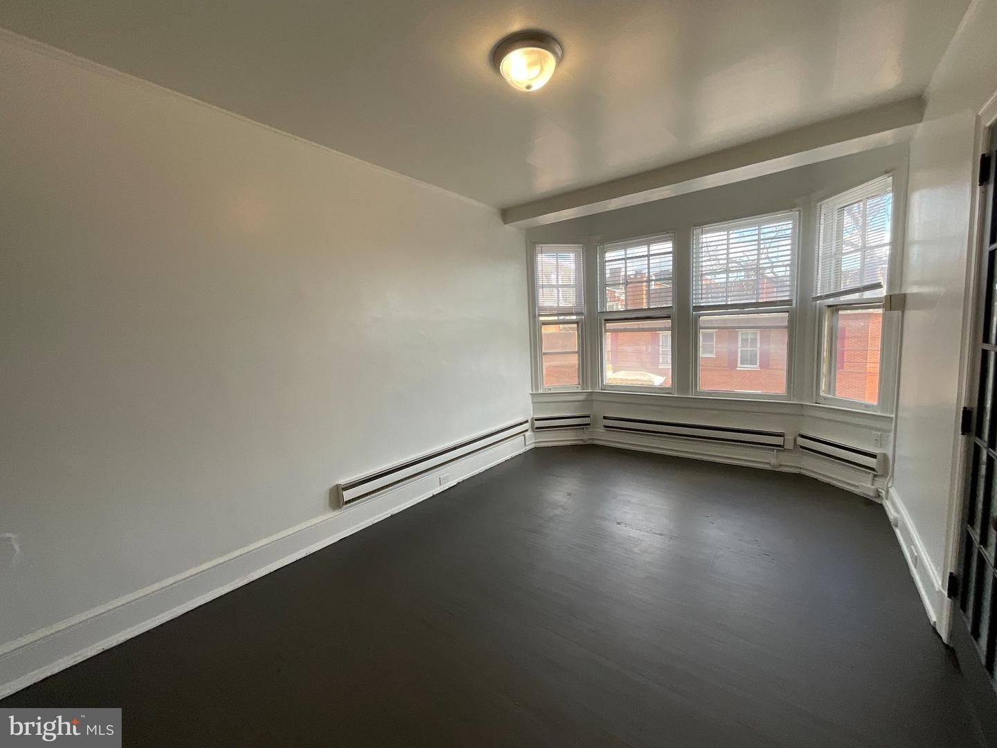 162 E Market St Property Photo 8