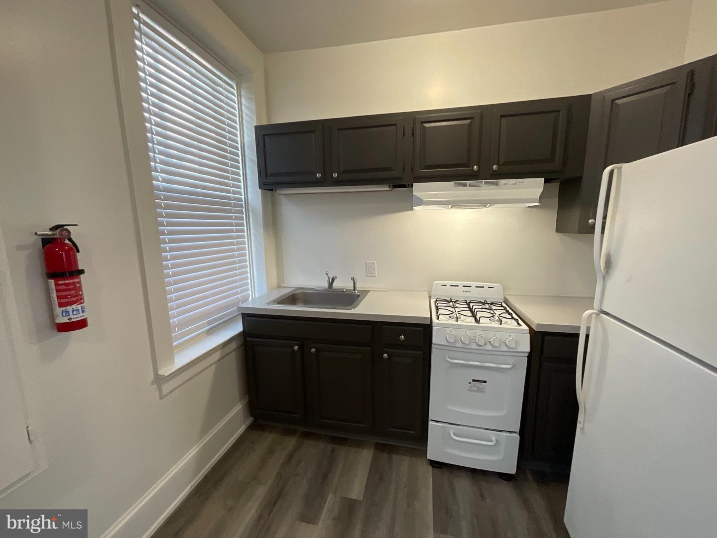 162 E Market St Property Photo 10
