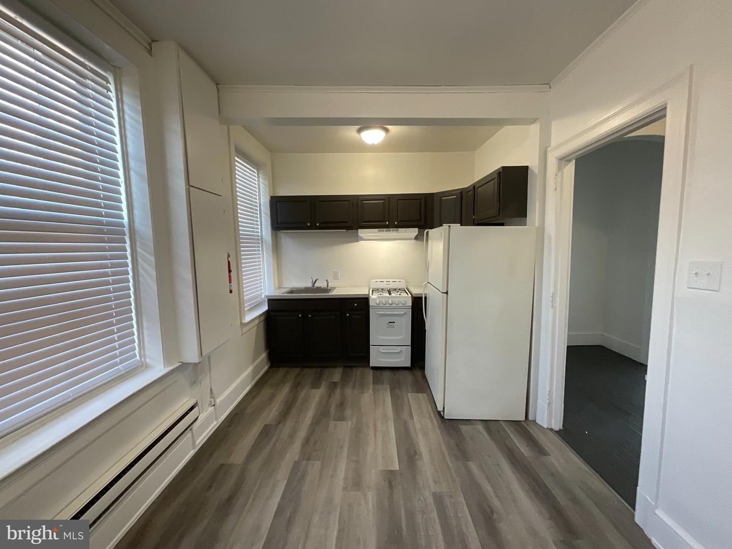 162 E Market St Property Photo 11