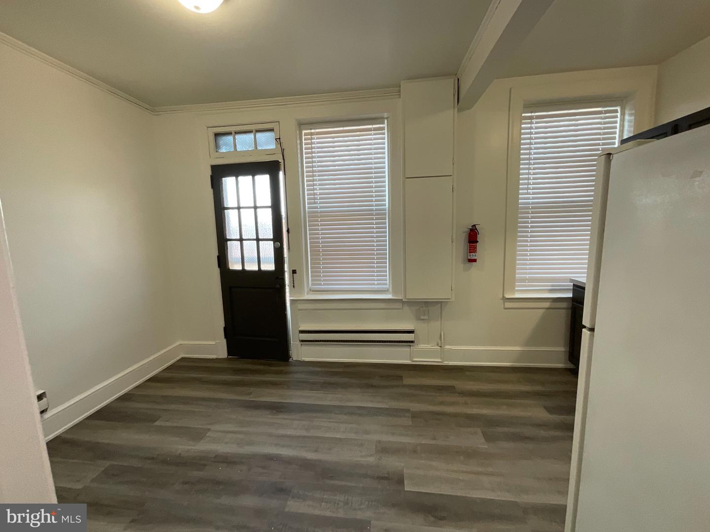 162 E Market St Property Photo 13