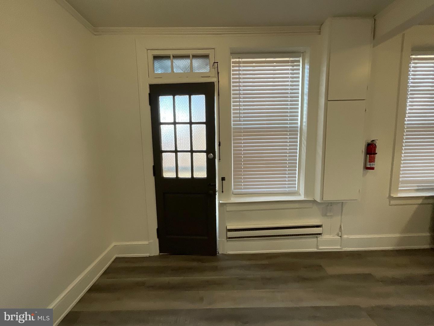 162 E Market St Property Photo 15