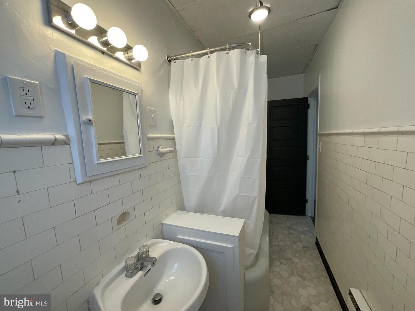 162 E Market St Property Photo 16