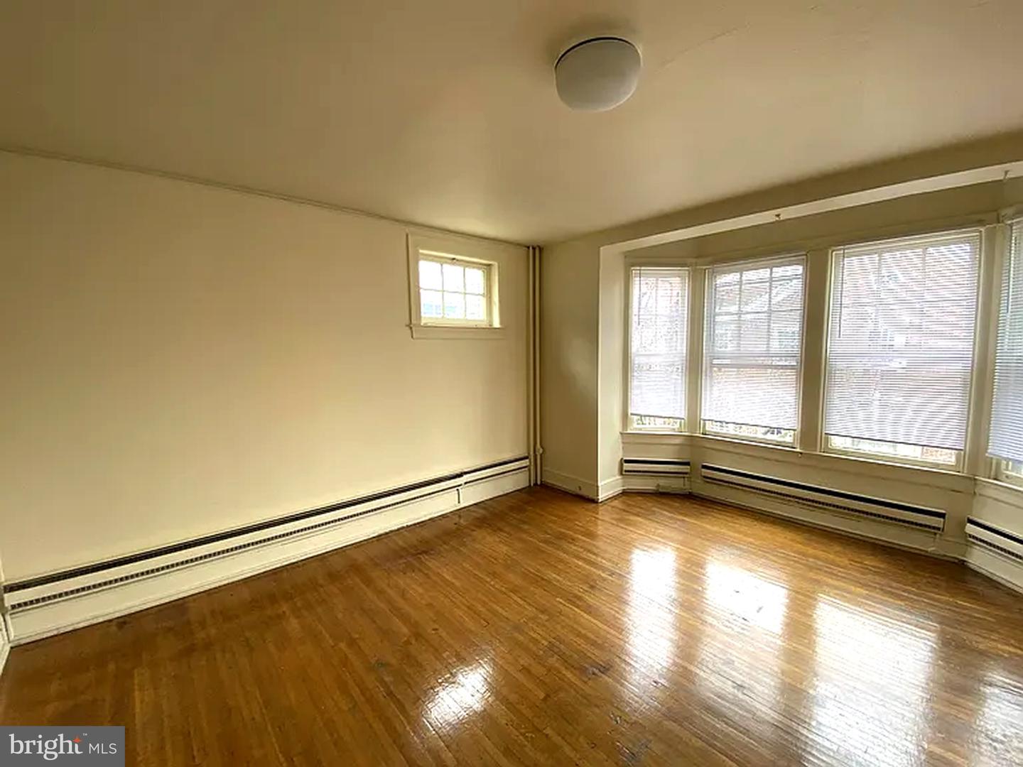 162 E Market St Property Photo 20