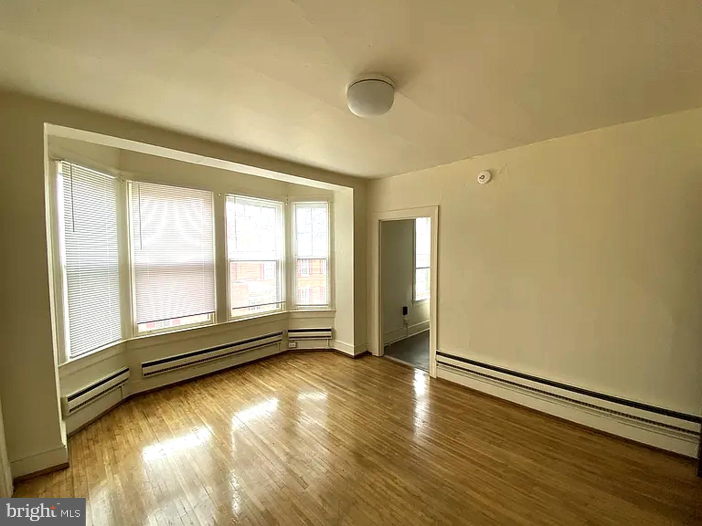 162 E Market St Property Photo 21