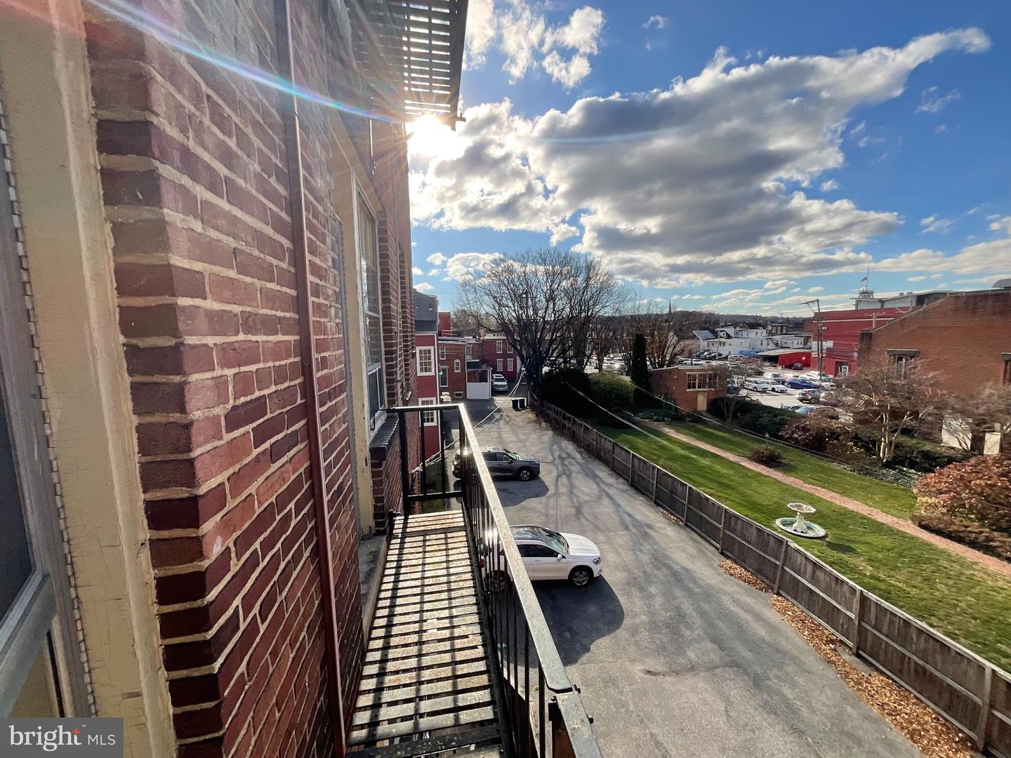 162 E Market St Property Photo 25