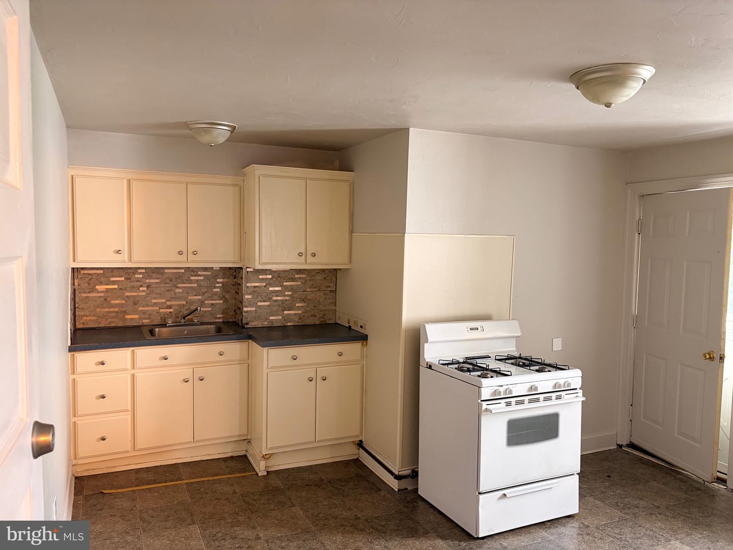 424 Smith St #second Floor Property Photo 1