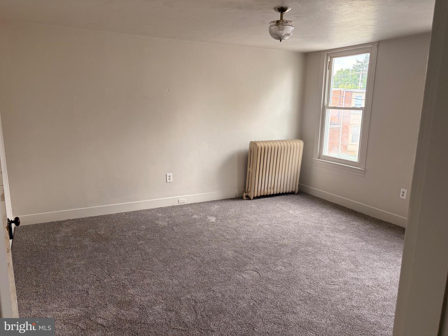 424 Smith St #second Floor Property Photo 4