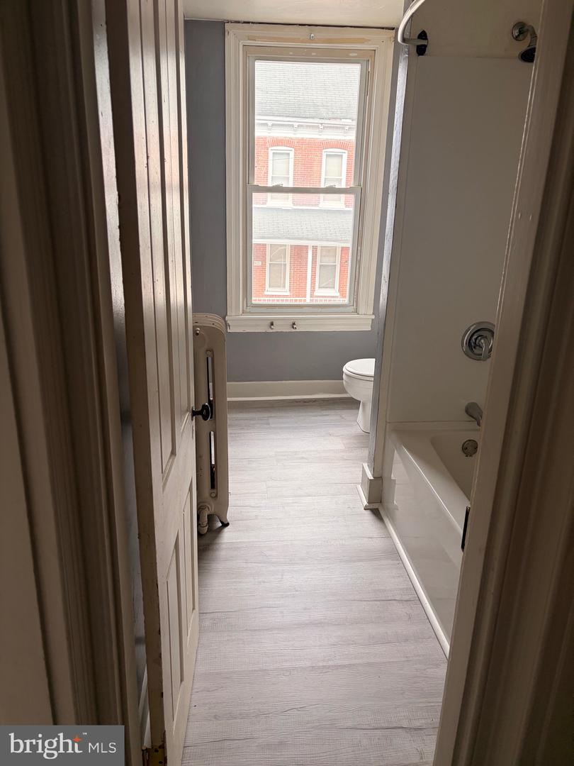 424 Smith St #second Floor Property Photo 5