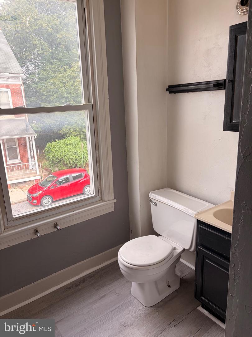 424 Smith St #second Floor Property Photo 6
