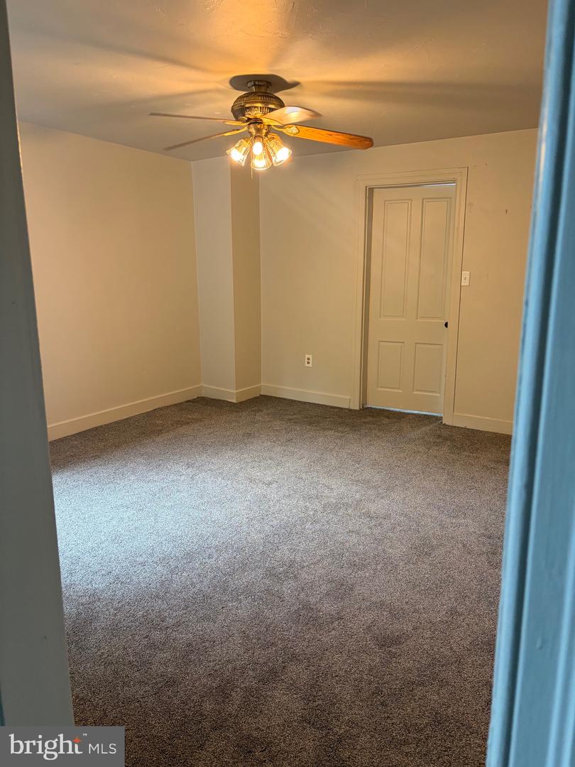 424 Smith St #second Floor Property Photo 8