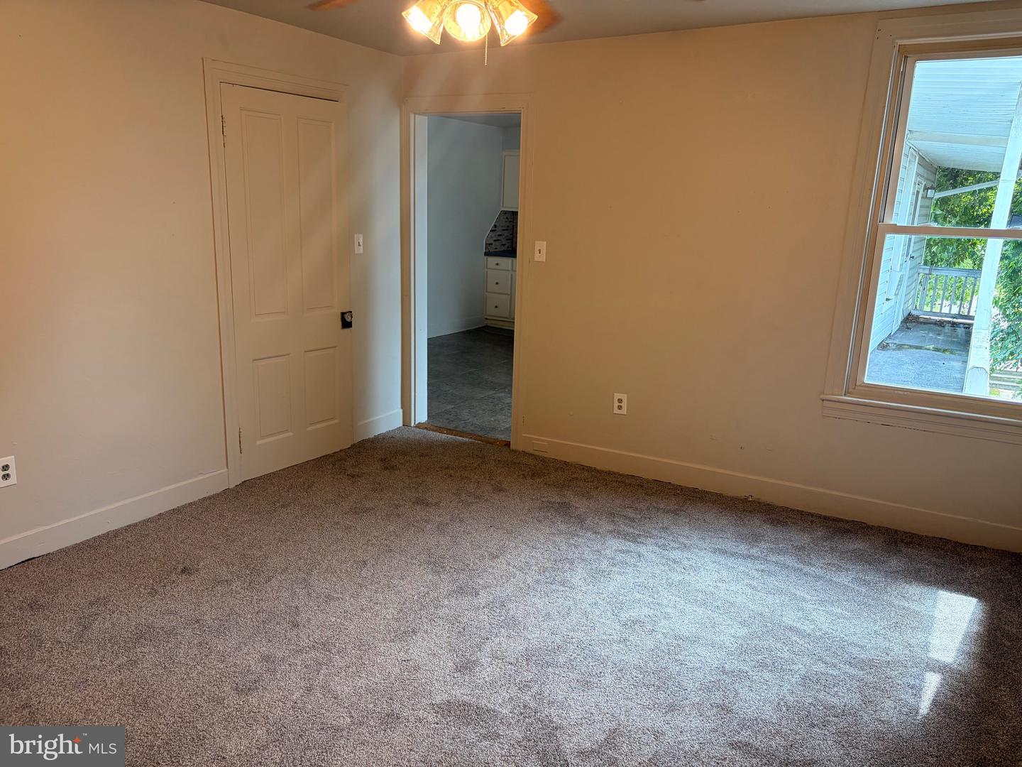 424 Smith St #second Floor Property Photo 9