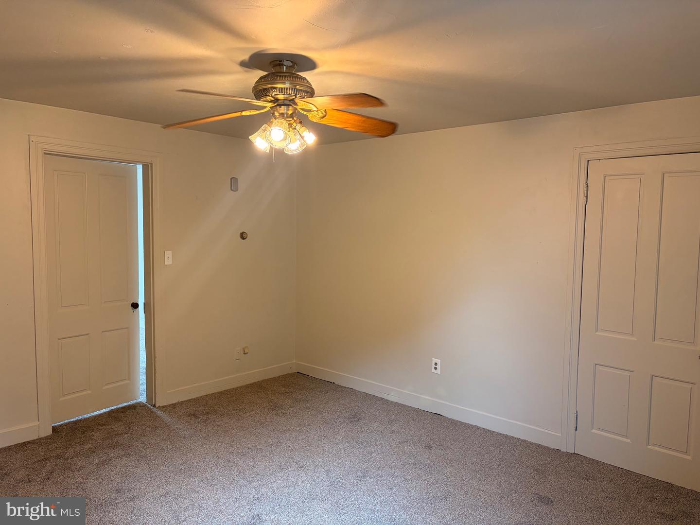 424 Smith St #second Floor Property Photo 10