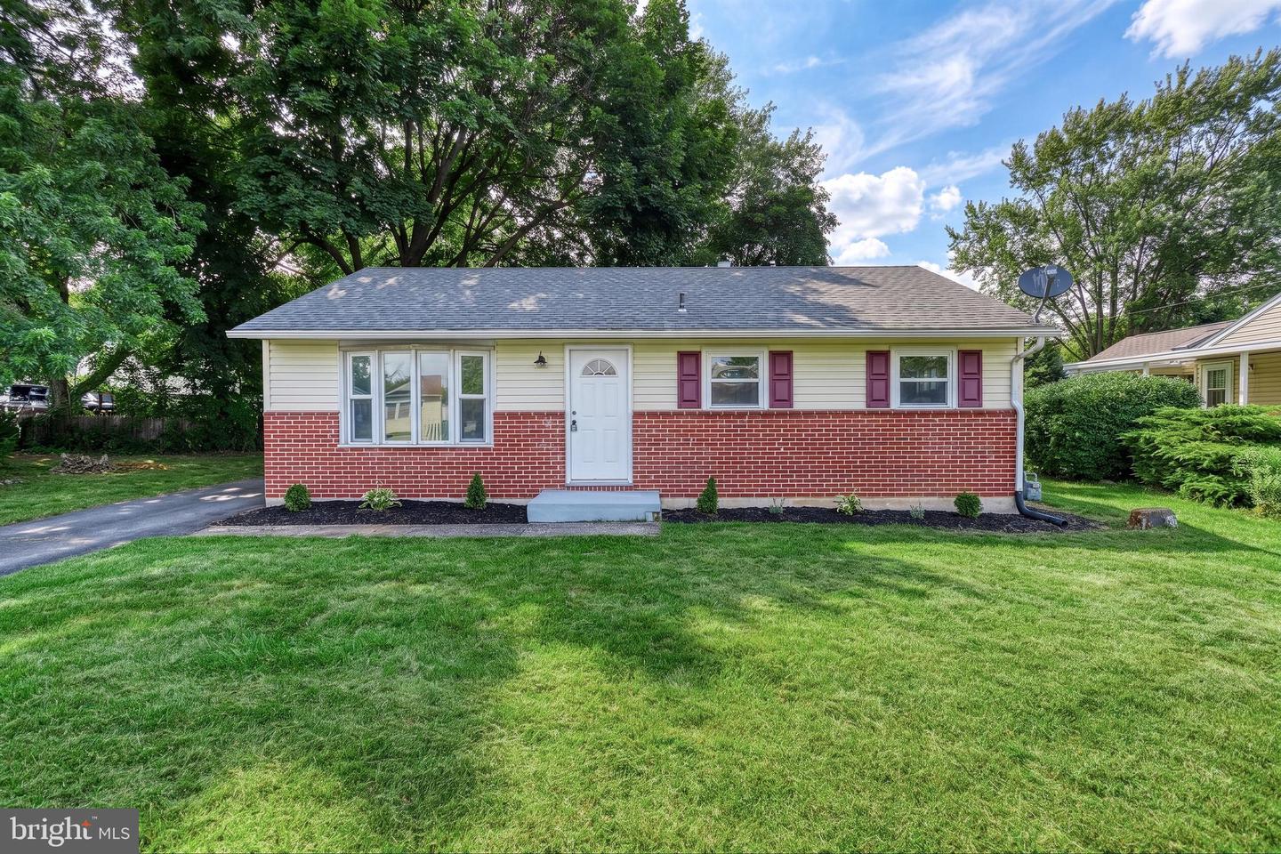 3807 N Sylvan Dr Property Photo 1