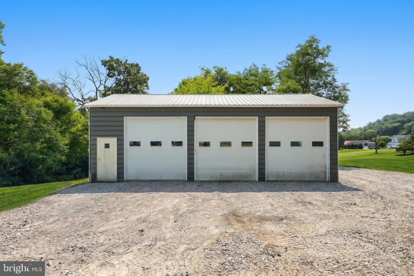 155 4th St Property Photo 3