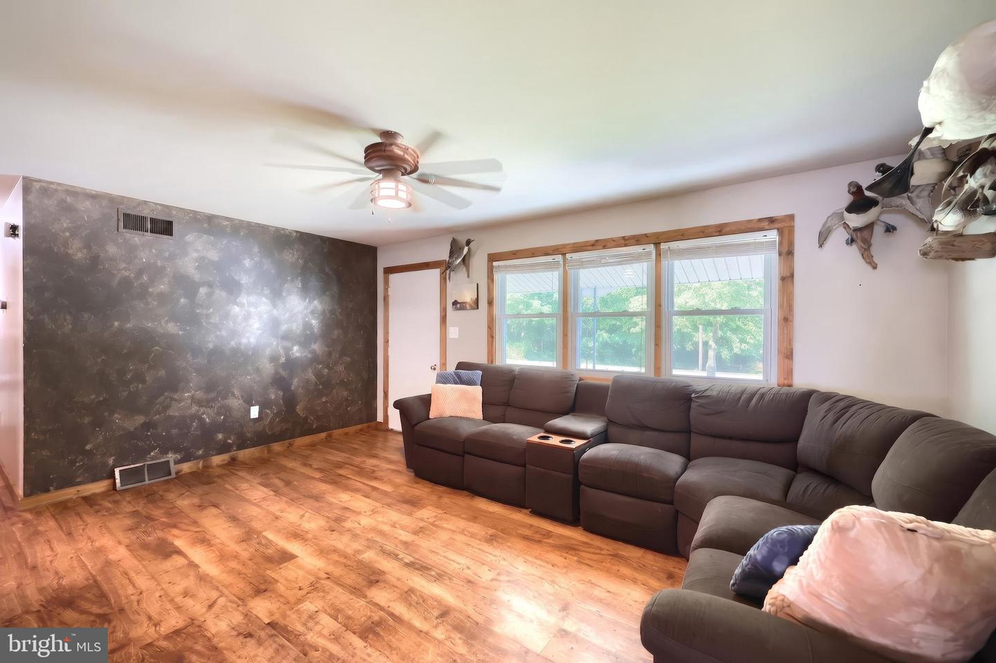 155 4th St Property Photo 10