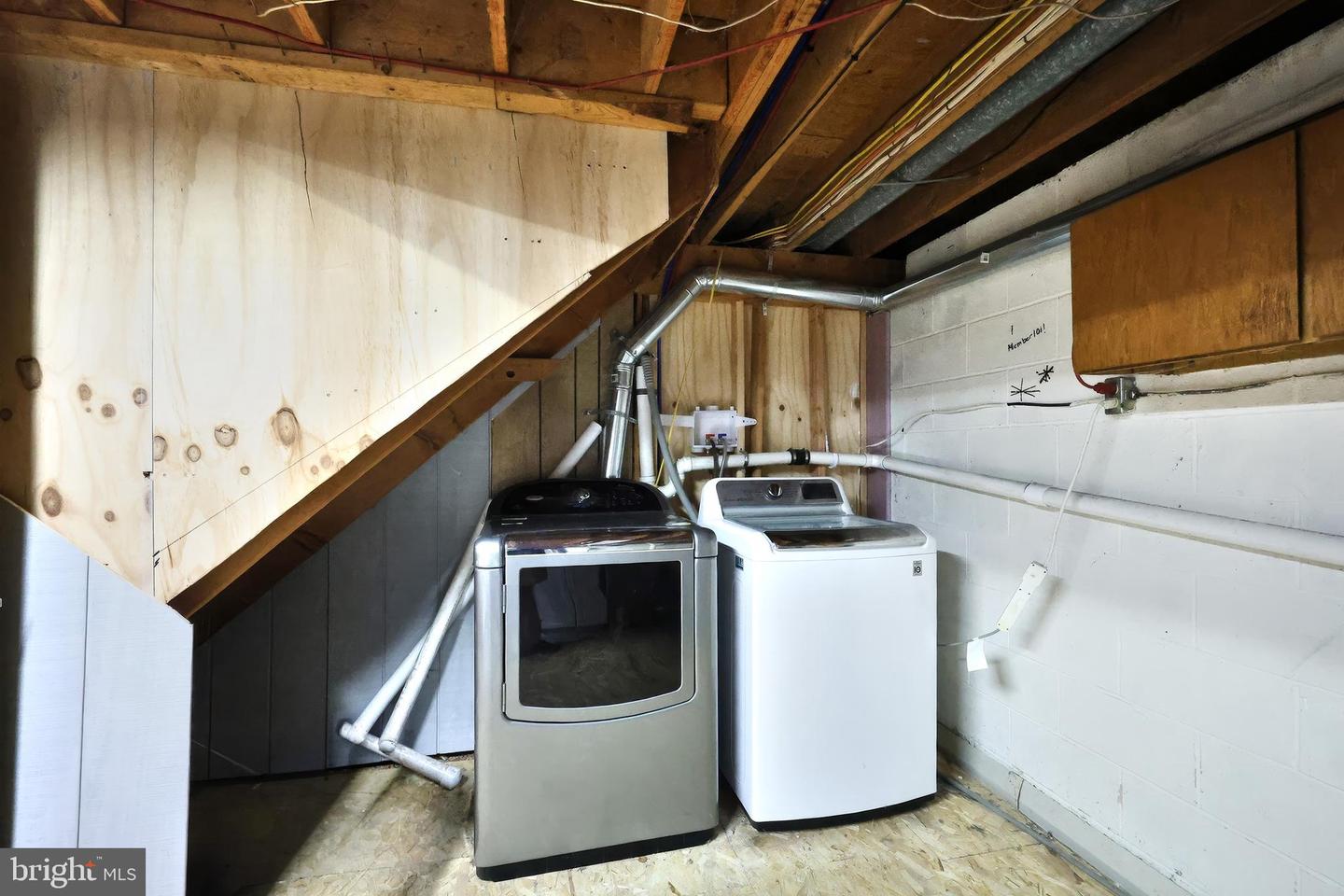 155 4th St Property Photo 29