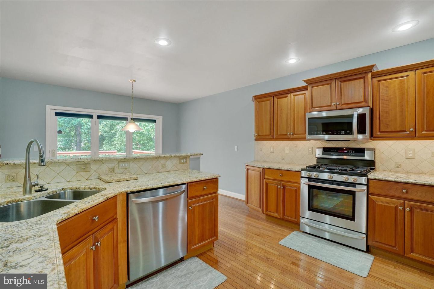 410 Sarah Woods Dr Property Photo 12