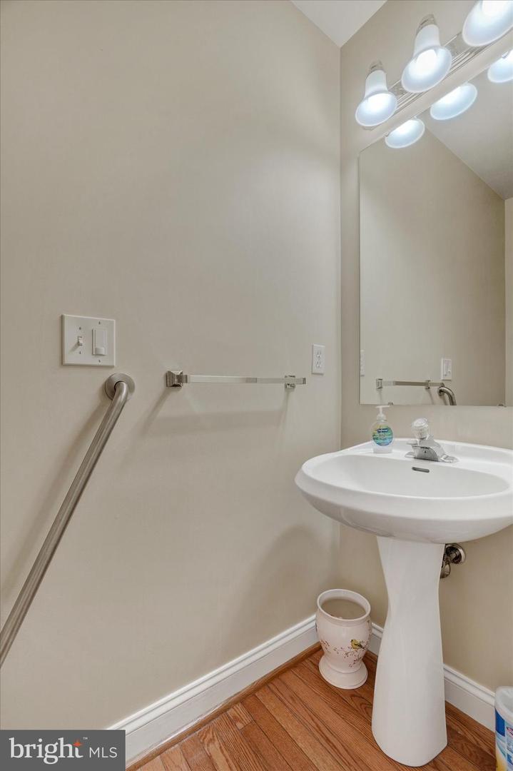410 Sarah Woods Dr Property Photo 21