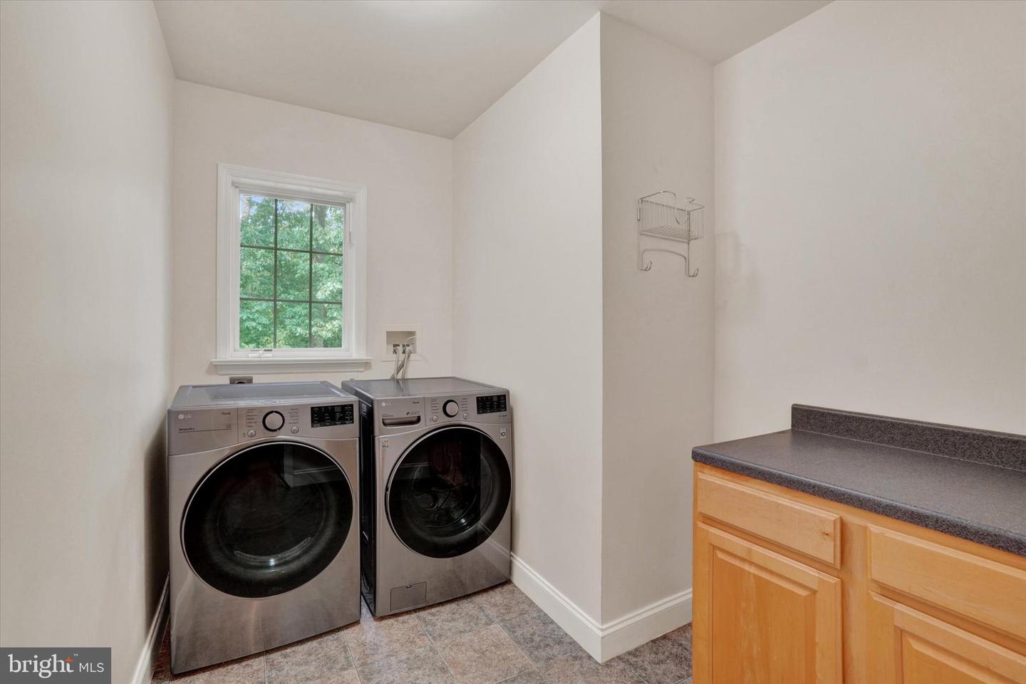 410 Sarah Woods Dr Property Photo 22