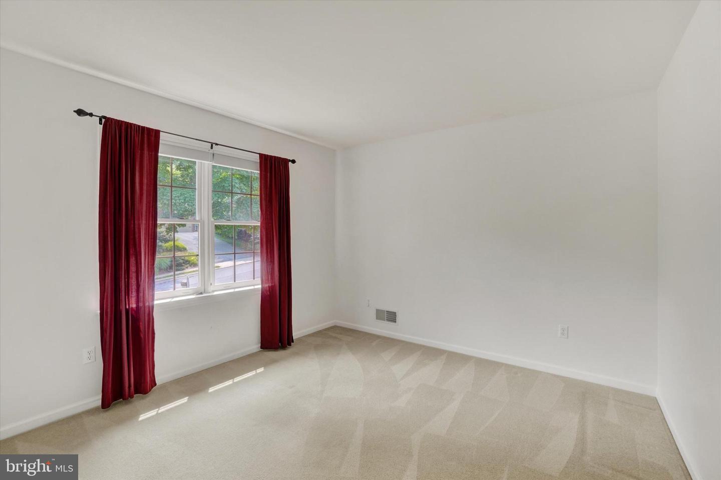 410 Sarah Woods Dr Property Photo 26