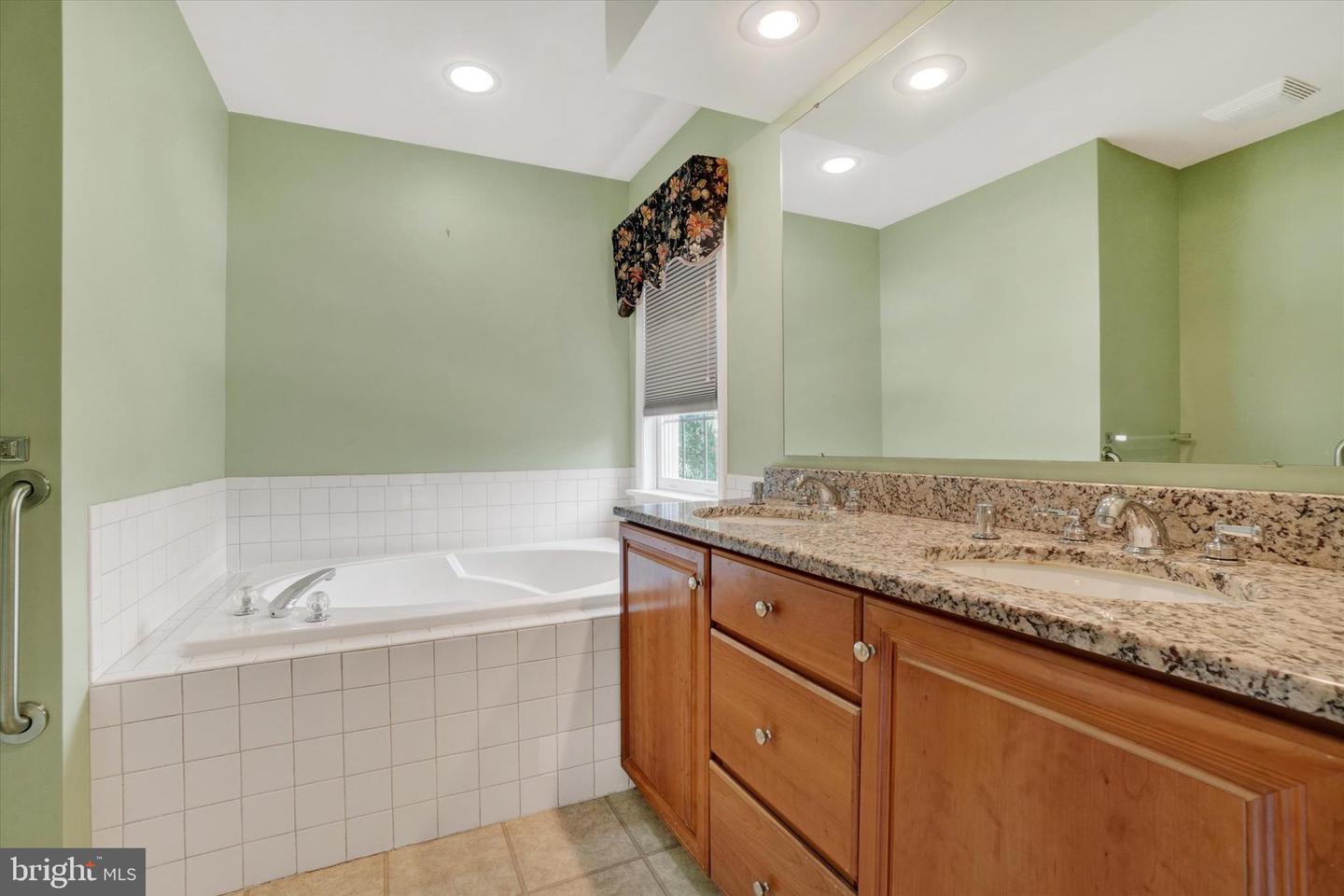 410 Sarah Woods Dr Property Photo 31